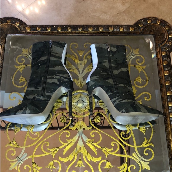 Like New Worn Once Steve Madden High-Heeled Bootie - Picture 7 of 8